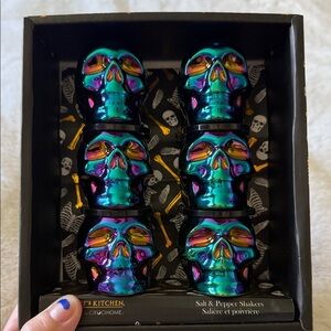 Chic Kitchen Skull Salt & Pepper Shakers